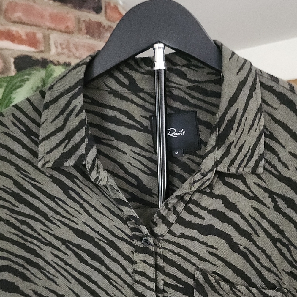 Rails Zebra Print Button-Down Shirt Olive Black Women’s - Picture 3 of 11